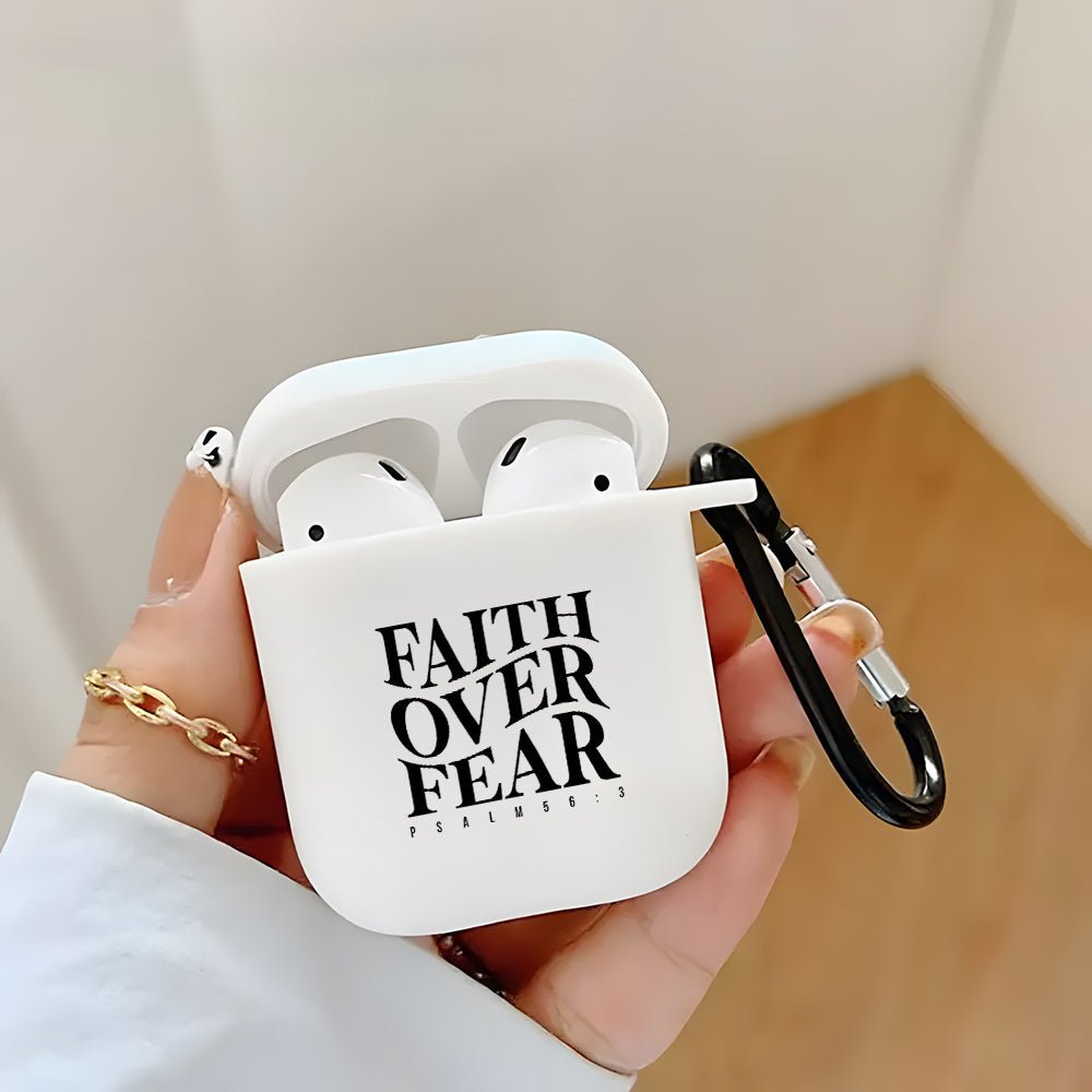 Coque AirPods “Faith Over Fear” – Étui TPU Noir & Blanc pour AirPods 1/2/3, Pro & Pro 2ᵉ Gén | Cadeau Spirituel Inspirant - L’ÂME URBAINE LIFESTYLE